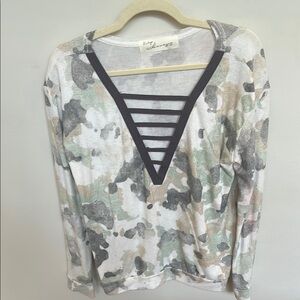 Camoflauge V-neck long Sleeve Blouse
